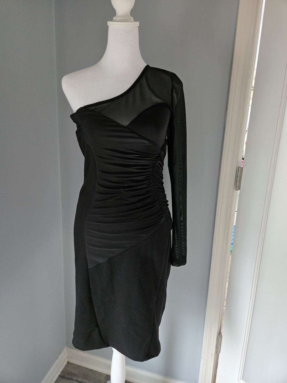 Kardashians BEBE size M Asymmetric One-Shoulder Black Ruched Mesh Dress